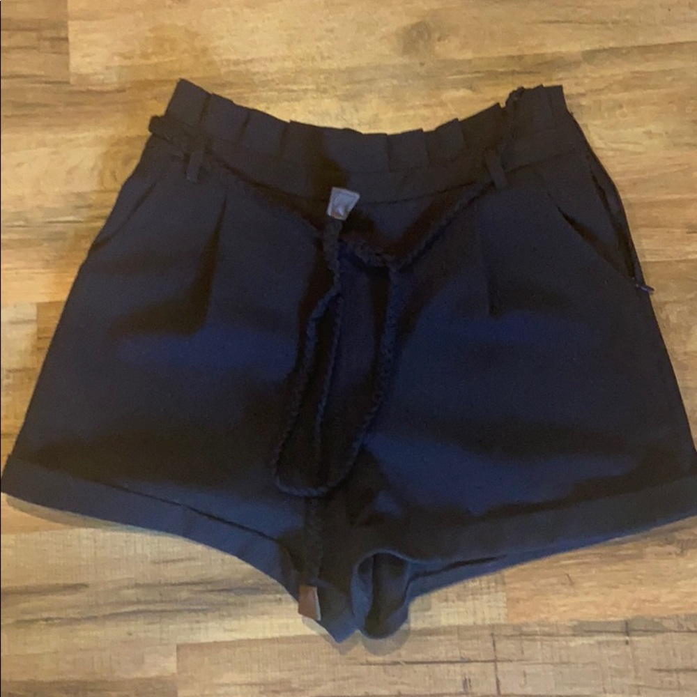 Women’s blu pepper shorts with tie